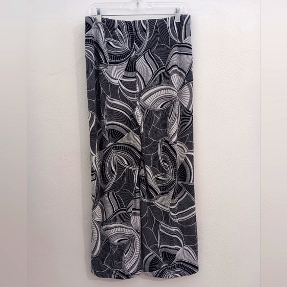 Travelers by Chico's patterned women's pants black & white size 1 petite - Picture 2 of 6